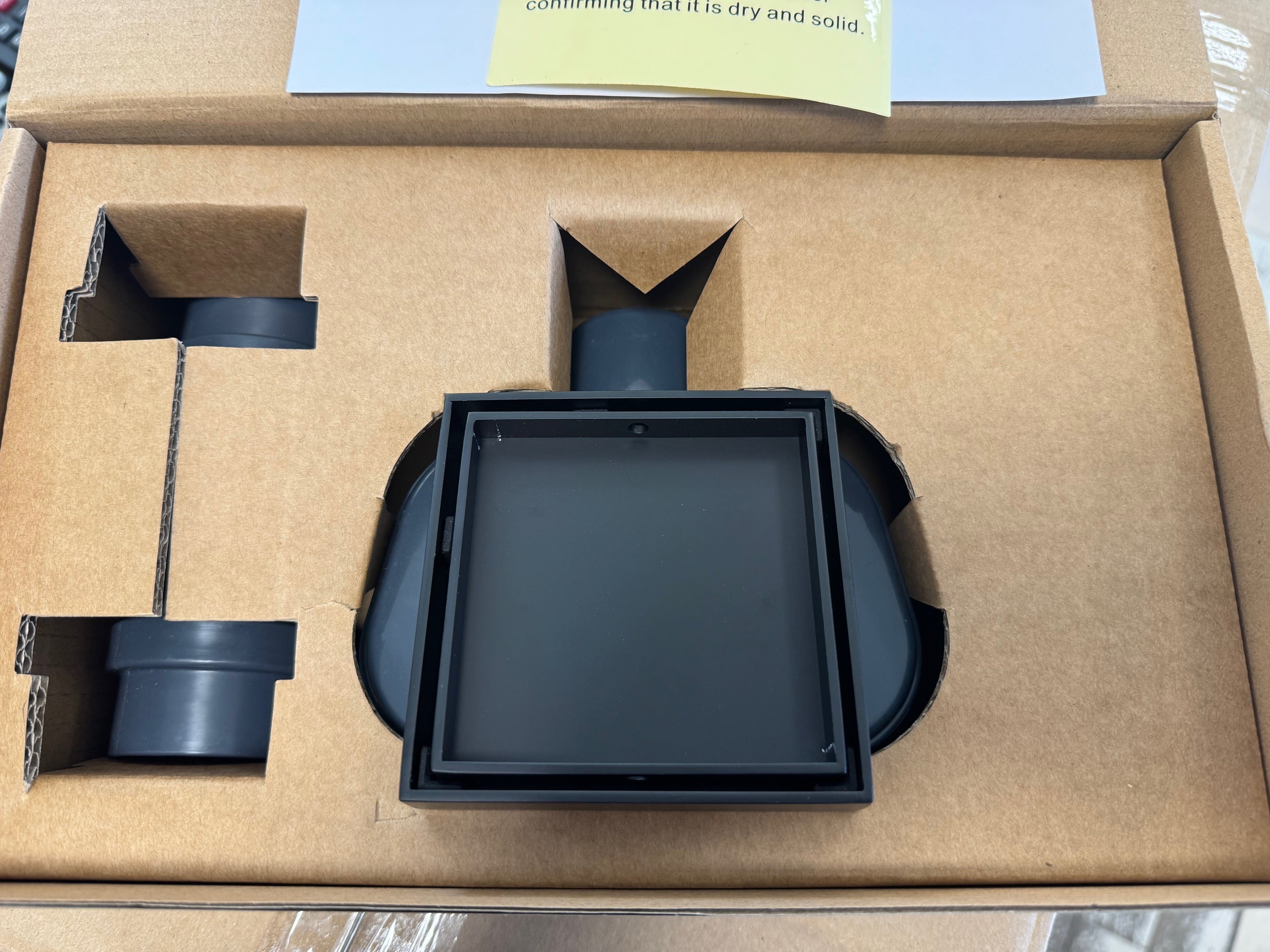 Подов сифон Velora Black Mat 10х10 см. - монтажен комплект с решетка и преходник.