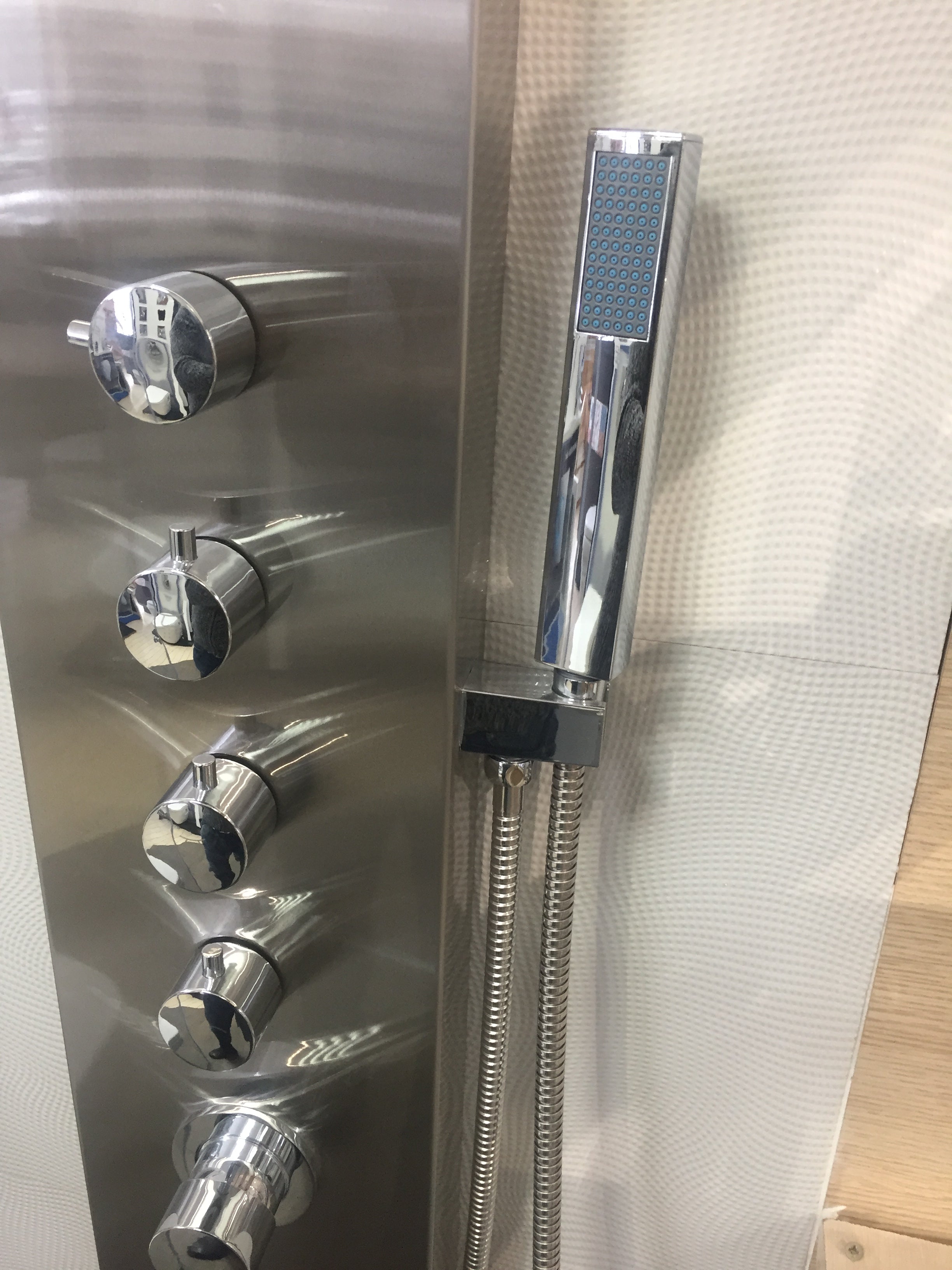 Хидромасажен душ панел 9901 - алуминиев панел Elea от неръждаема стомана AISI 304, ръчен душ и хидромасажни дюзи - KERANOVA онлайн магазин