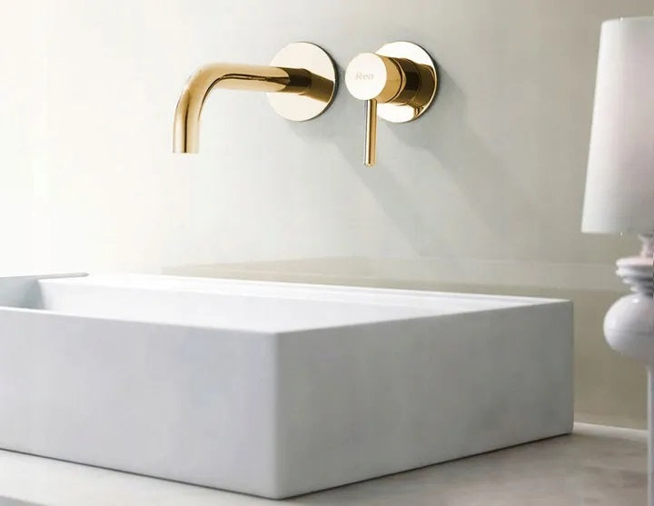 Стенен смесител за мивка Lungo Gold Wall вграден златен смесител с овален модерен дизайн, керамичен механизъм, 16 см чучур — KERANOVA