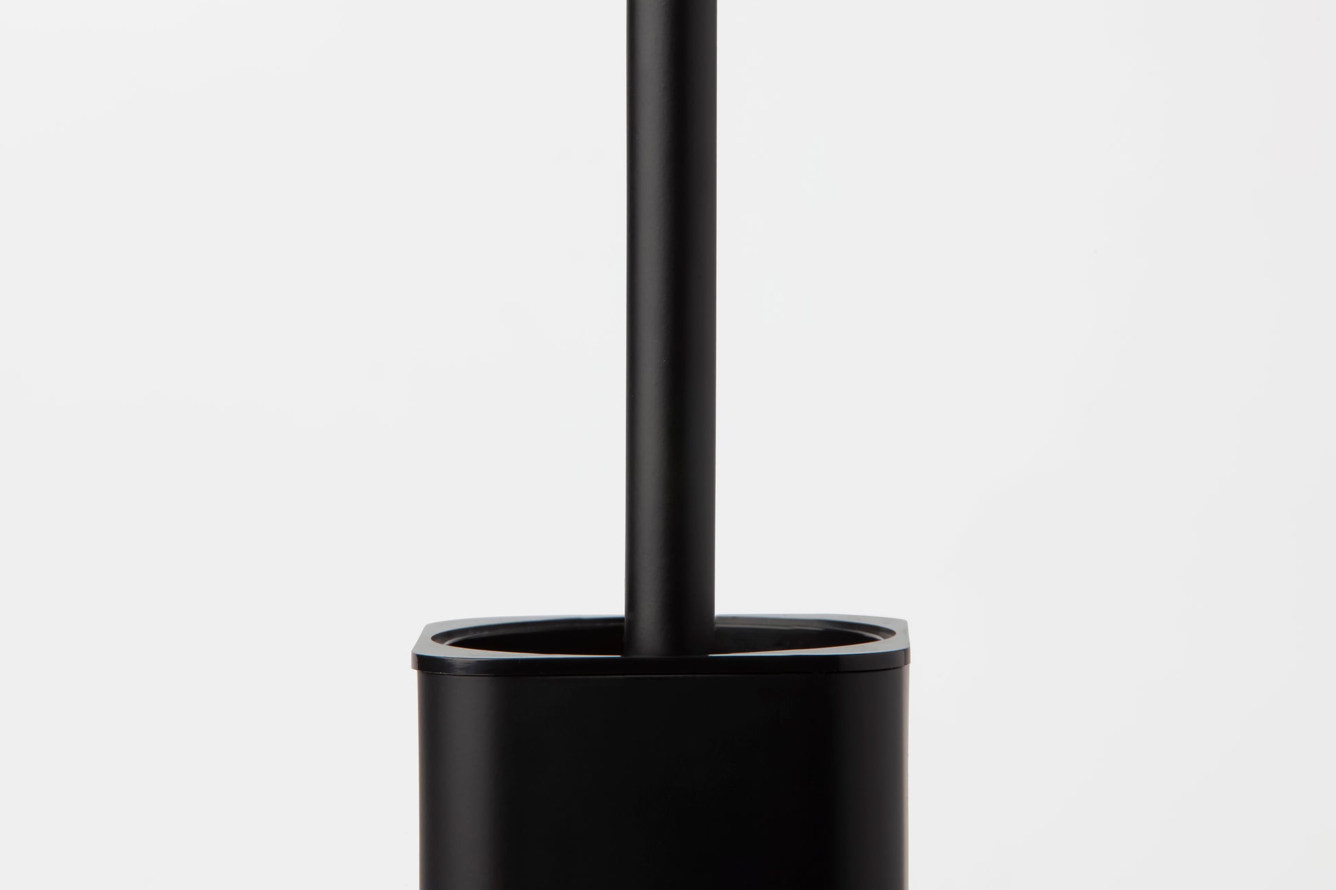 Серия SLIM - Matt Black тоалетна четка в матово черно, аксесоар за баня от онлайн магазин KERANOVA