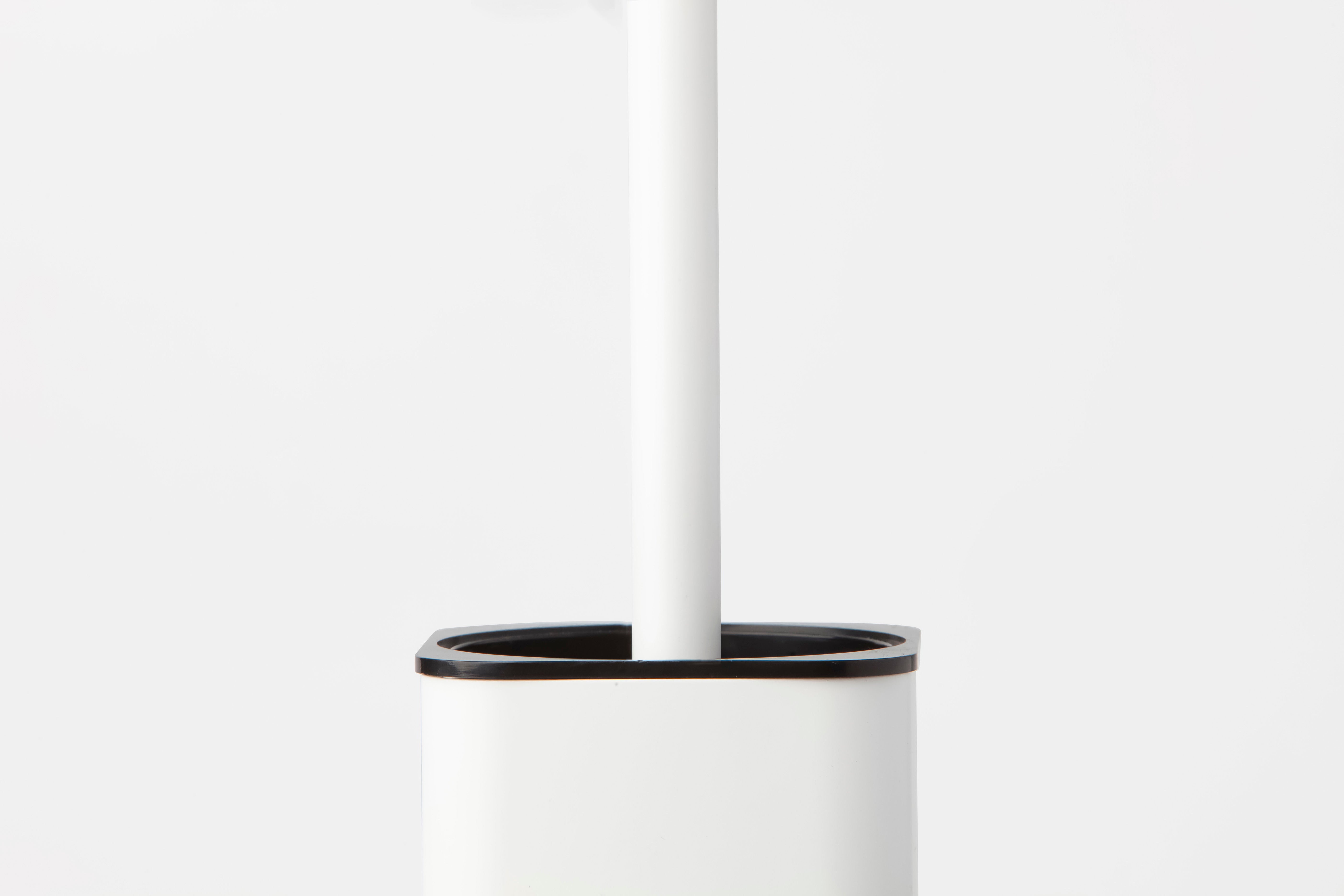 Серия SLIM - Matt White тоалетна четка с контейнер, бял мат, онлайн магазин за обзавеждане за бани KERANOVA