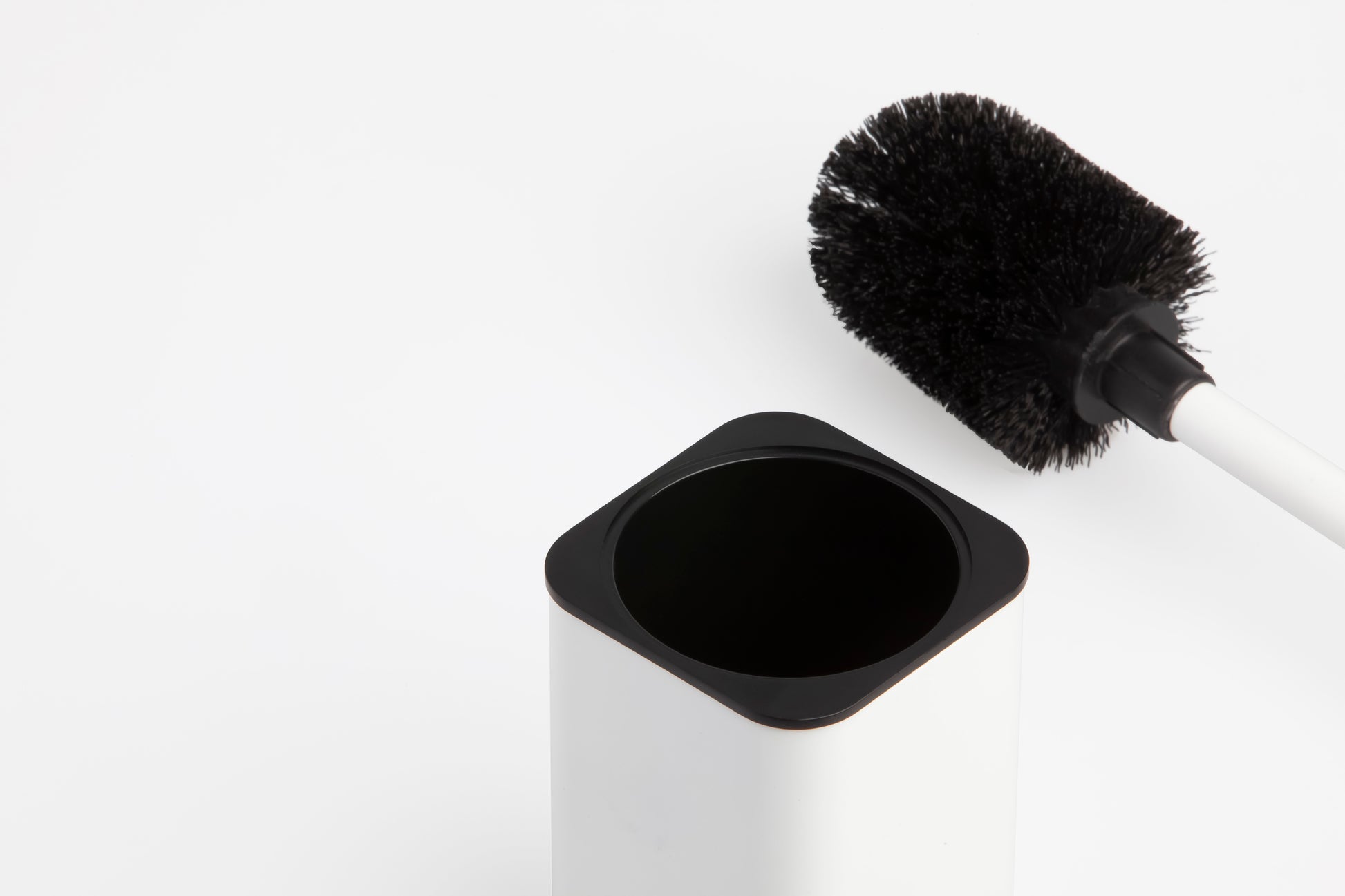 Серия SLIM - Matt White стойка за тоалетна четка бяла матова, онлайн магазин за обзавеждане за бани KERANOVA