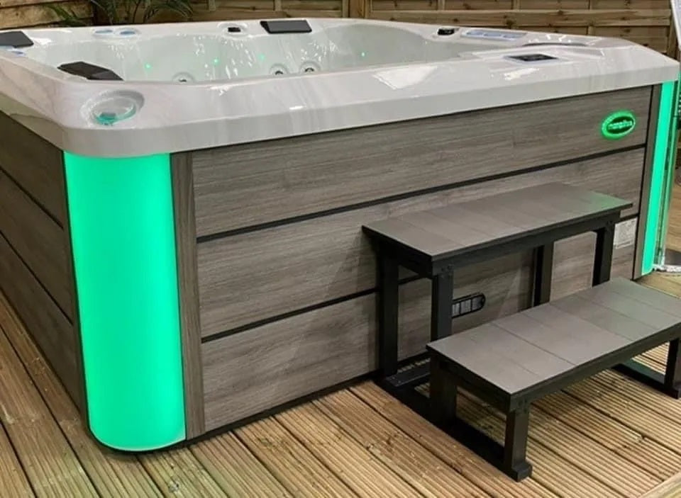 Oasis River 200x200 см. джакузи за 6 души с LED осветление и дървени стъпала - онлайн магазин за обзавеждане KERANOVA