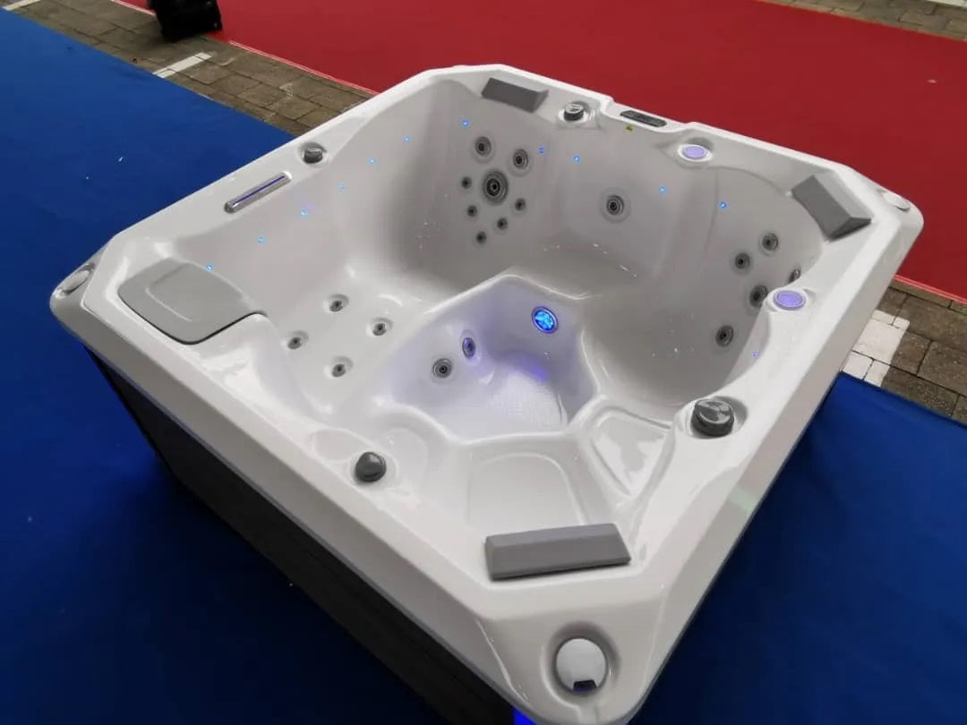 Oasis River 200x200 см. джакузи за до 6 души, просторен спа басейн и масажни дюзи – онлайн магазин KERANOVA