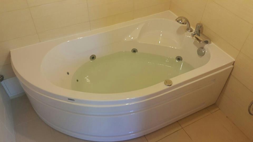 Хидромасажна вана Onyx 140x90 см. бяла акрилна вана с джетове и тесни бордове за баня - KERANOVA онлайн магазин