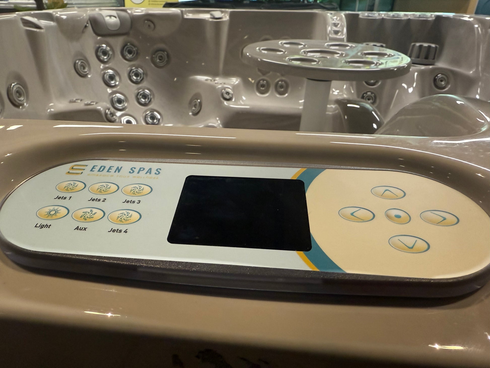 The Lagoon 234x234 см. хидромасажно джакузи Eden Spas контролен панел за онлайн магазин KERANOVA