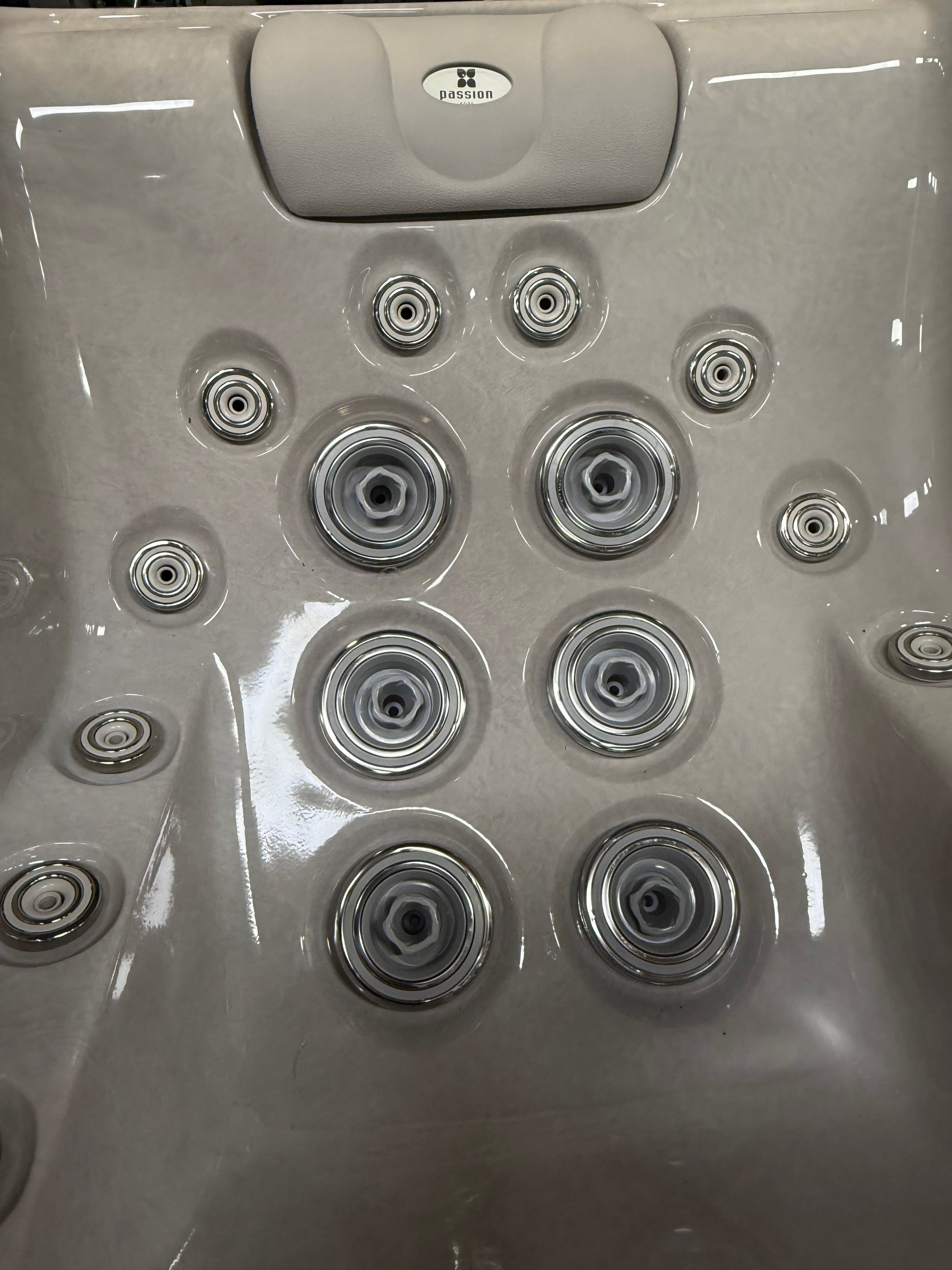 The Lagoon 234x234 см. – Eden Spas хидромасажна вана с множество масажни дюзи за цялостна релаксация, KERANOVA онлайн магазин