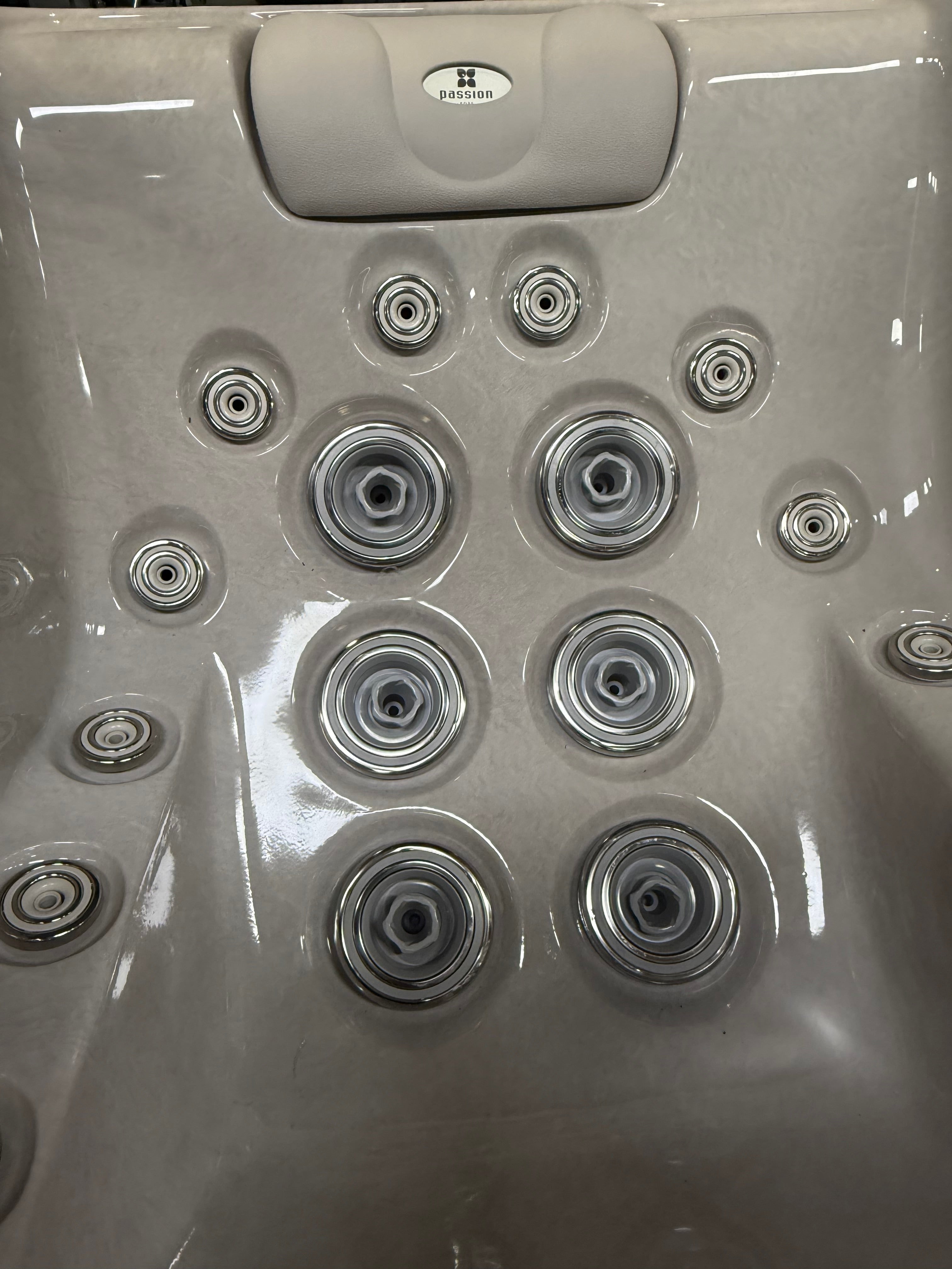 The Lagoon 234x234 см. – Eden Spas хидромасажна вана с множество масажни дюзи за цялостна релаксация, KERANOVA онлайн магазин