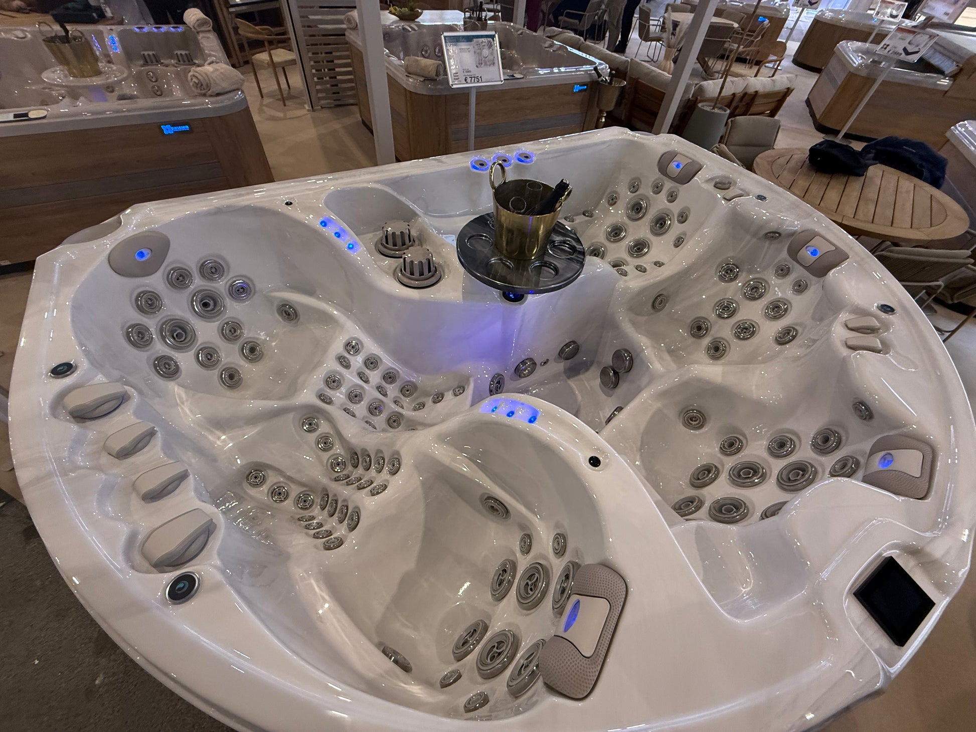 The Oasis 275x234 см. бял хидромасажен спа басейн Eden Spas в шоурум на KERANOVA