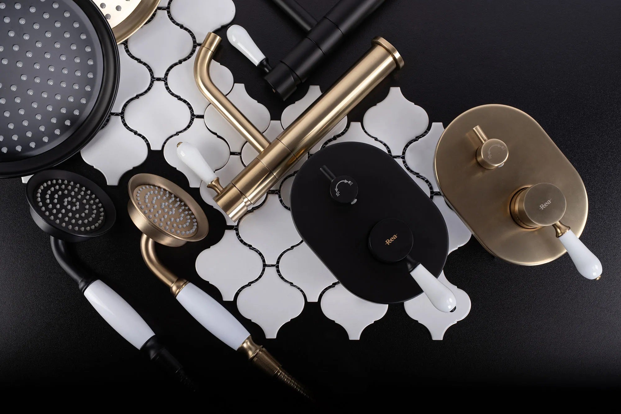 Смесител Serra Black Low - REA матово черен смесител за мивка с въртящ се чучур 13 см, класически дизайн, онлайн магазин KERANOVA