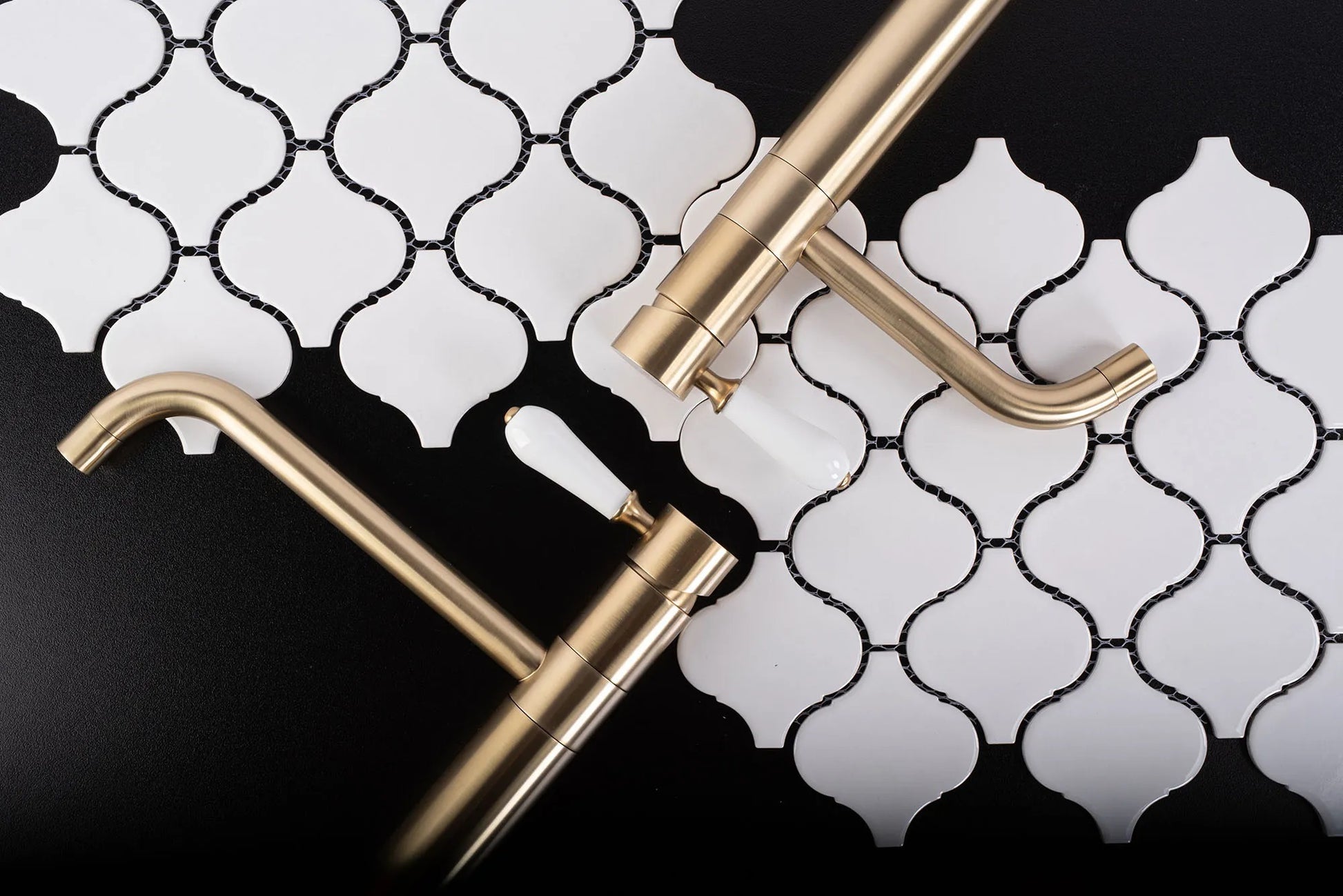 Висок смесител Serra Brush Gold High - REA от KERANOVA, четкано злато PVD, въртящ се чучур 19 см, керамичен механизъм, класически дизайн