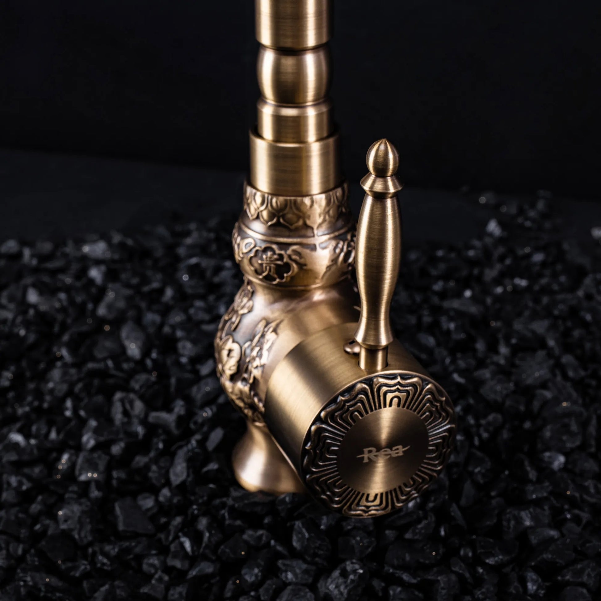Кухненски смесител Venice Antique Bronze едноръкохватков античен бронз с въртящ чучур и декорация – онлайн магазин за обзавеждане за бани KERANOVA