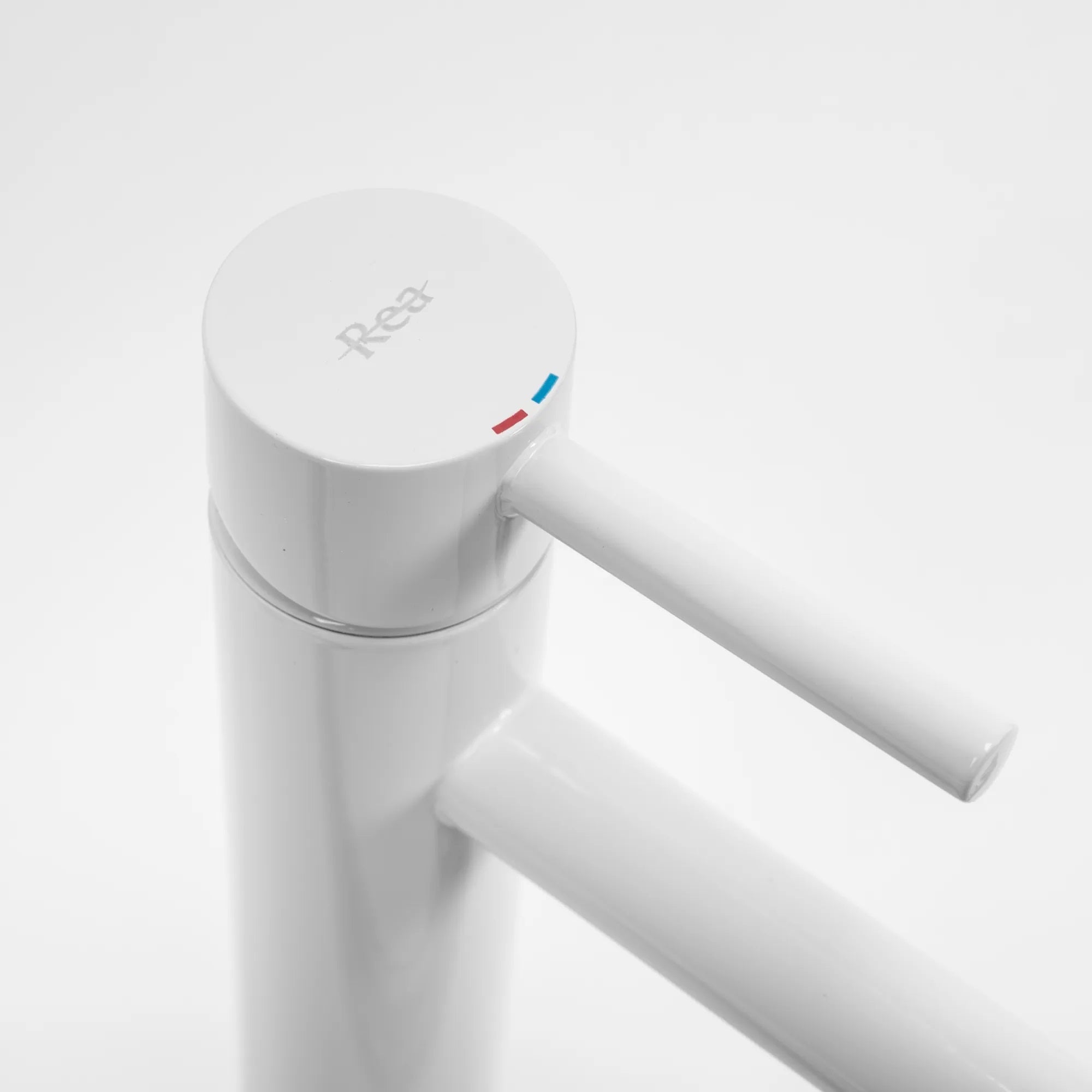 Смесител Lungo White бял матов за мивка, модерен дизайн, керамичен механизъм, дължина чучур 11,5 см — онлайн магазин KERANOVA