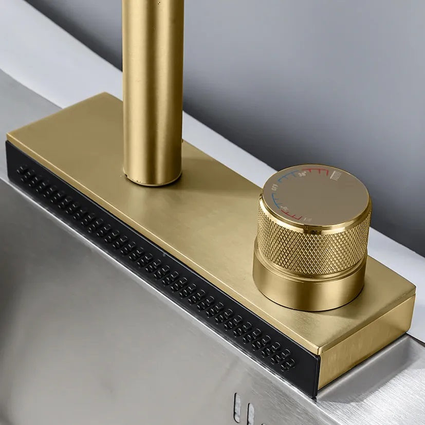 Кухненски смесител Conor Brush Gold – детайл на златен вентил и тяло, PVD покритие, онлайн магазин за обзавеждане за бани KERANOVA