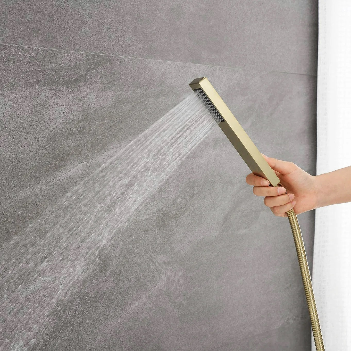 Свободностоящ смесител за вана REA Carat Gold Brush – златен матов ръчен душ с маркуч 150 см, стилен аксесоар за баня KERANOVA