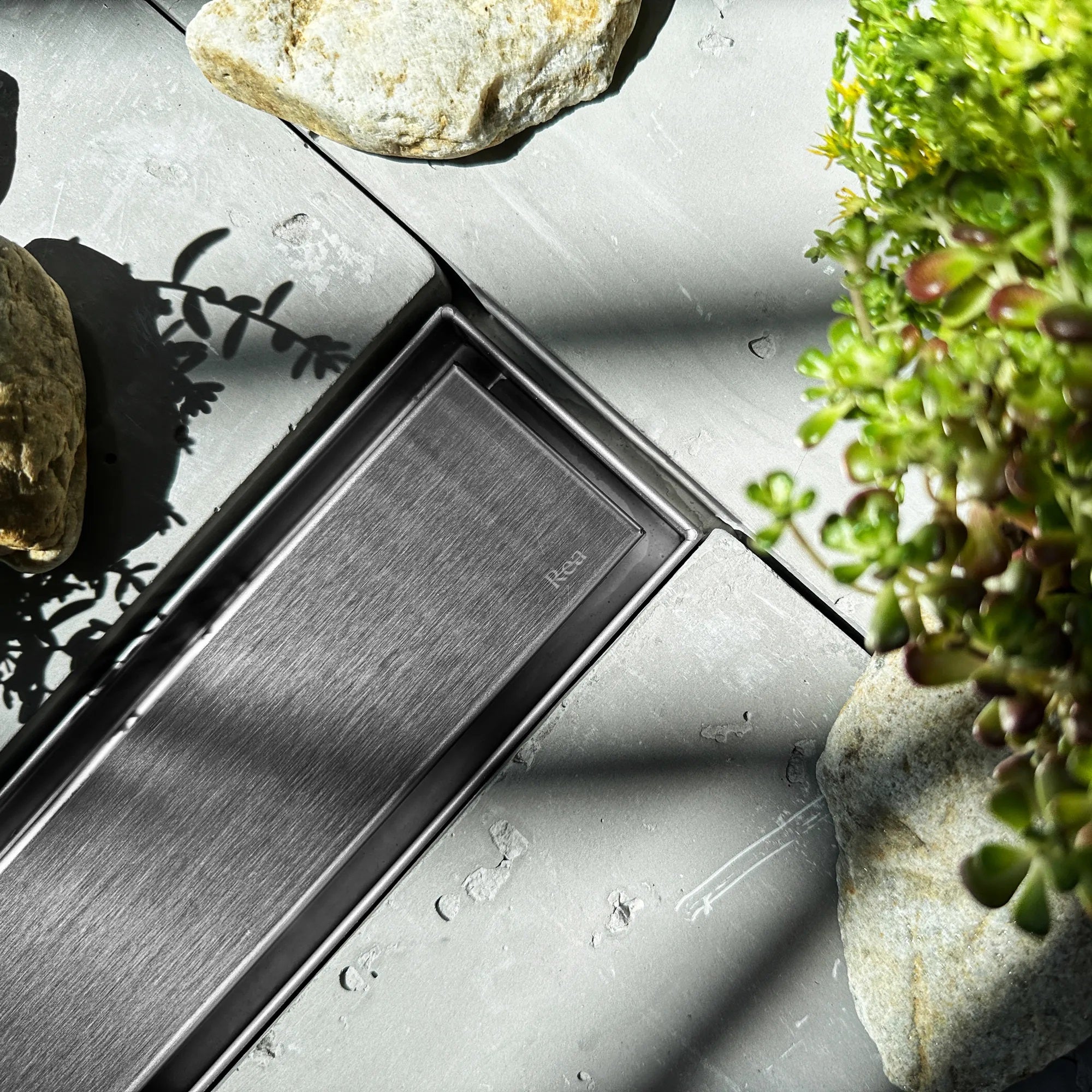 Neox Pro за плочка или плътна решетка 50,60,70,80,90 и 100 см. линеен сифон Rea Neox Pro Nickel Brush за онлайн магазин KERANOVA