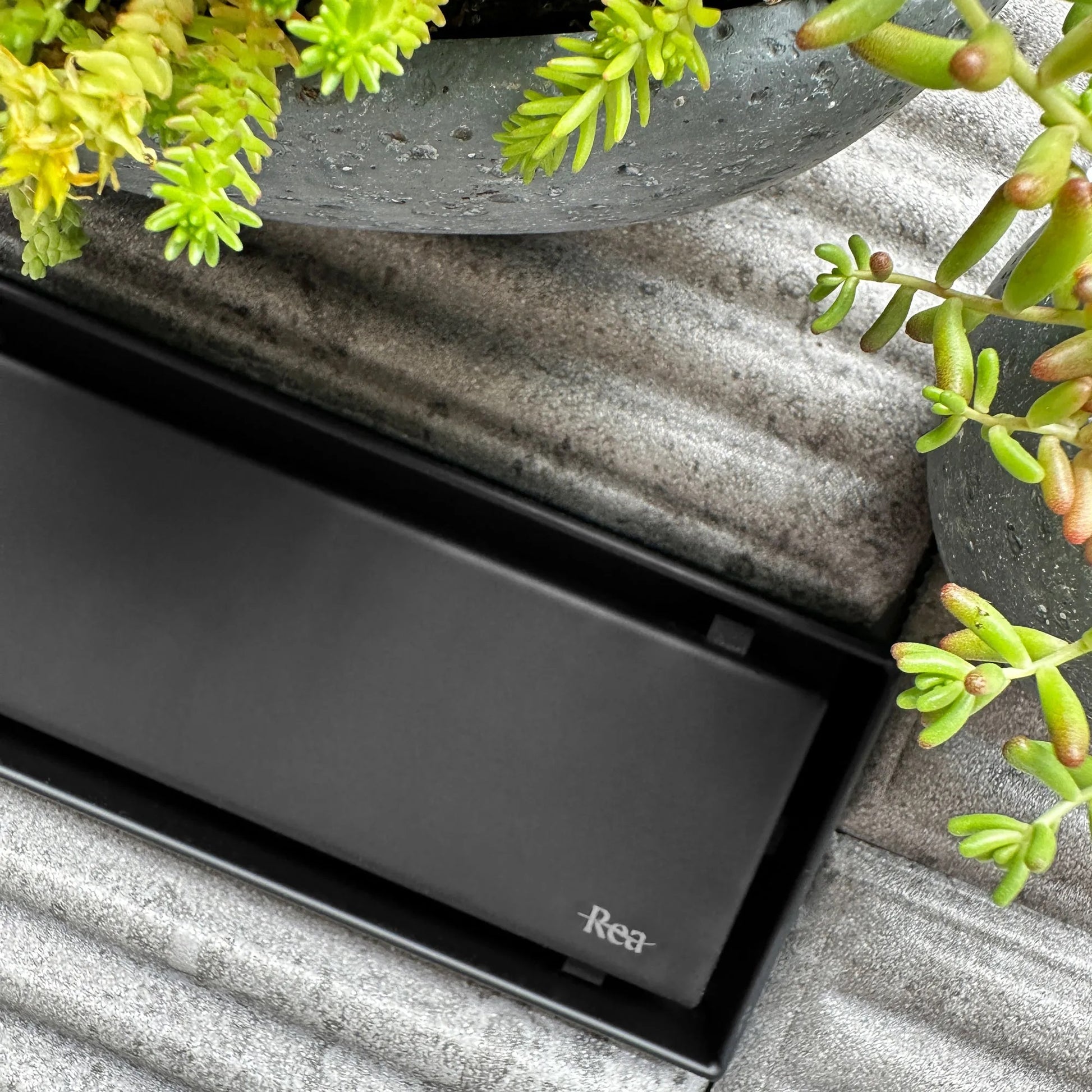 Neox Pro Black за плочка или плътна решетка 60,70,80,90 и 100 см. линеен сифон Rea Neox Pro Black - онлайн магазин за обзавеждане за бани KERANOVA