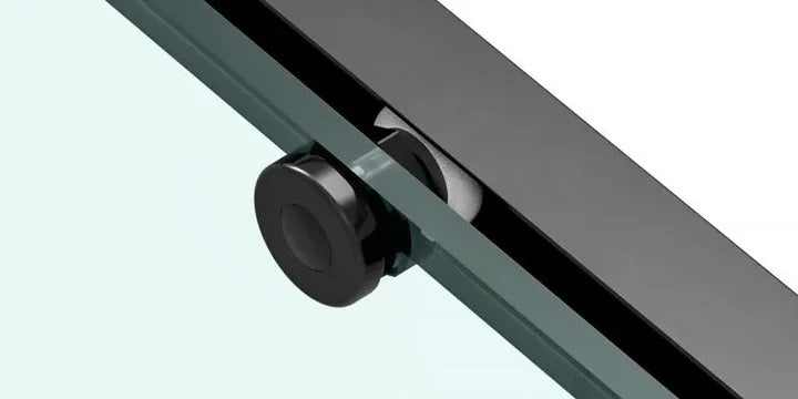 Детайл на черен алуминиев профил и колелце на плъзгаща душ врата – Душ кабина Rea Solar Black Mat 80x100, онлайн магазин KERANOVA