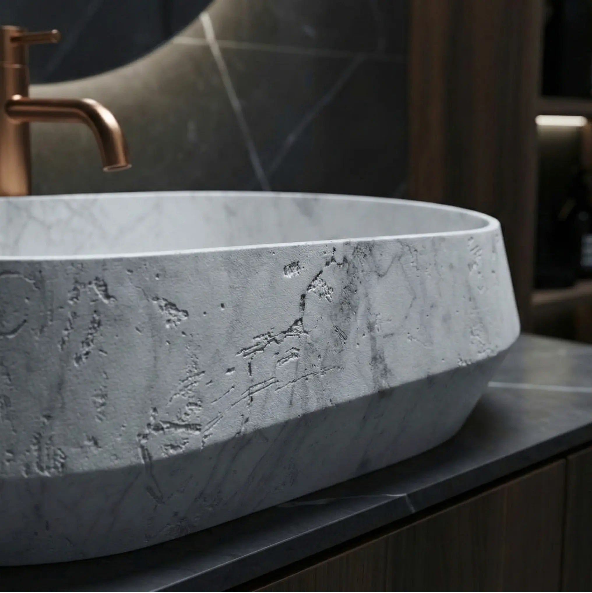 Умивалник за плот Zoe Venice 59х38 см. каменна мивка за баня върху плот, модерна асиметрична текстура, мивки за баня