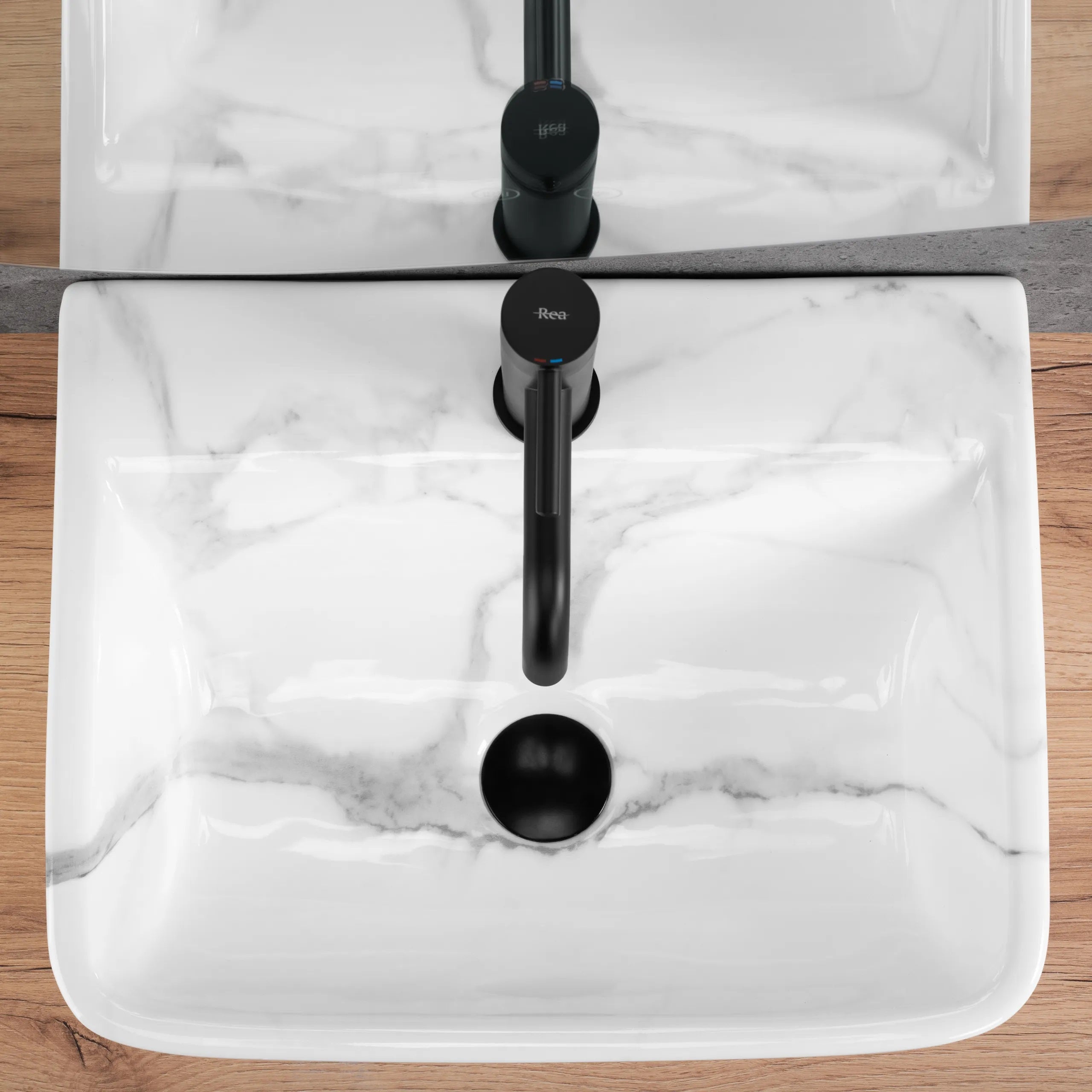 Умивалник за плот Altea Cloudy 46х36 см. - бяла санитарна керамика с мраморен десен и черен смесител, онлайн магазин KERANOVA