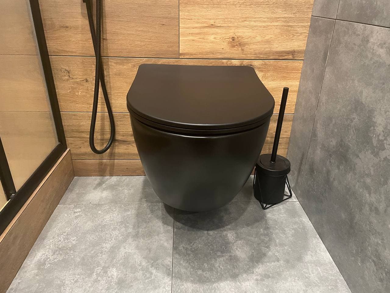 Rimless тоалетна REA CARLO MINI - черен мат, конзолна без ръб 49.5 см с капак със забавено падане - онлайн магазин KERANOVA