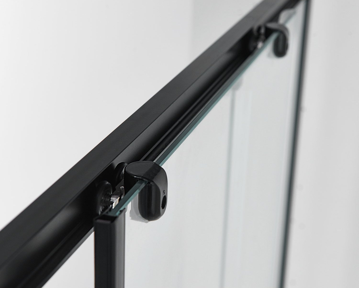 Кабина Elite Black Series - 80x100 см. детайл от алуминиев черен профил и 6 мм закалено стъкло за онлайн магазин KERANOVA
