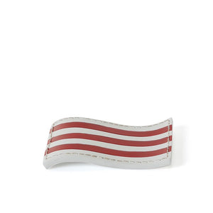 SE11-90 сапунерка от KERANOVA — бяла сапунерка с червени ленти, модерна извита форма за баня, онлайн магазин за обзавеждане