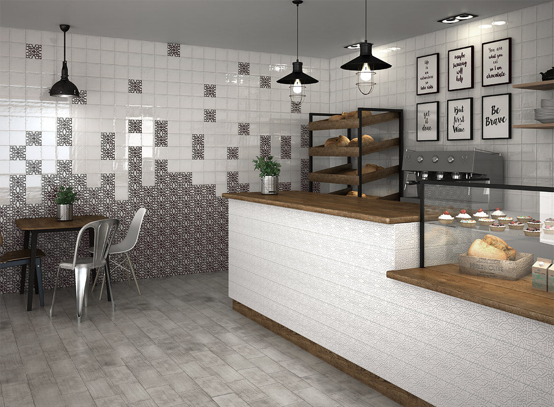 Кухненска серия Stampa 15x15 см. модерен кухненски ъгъл с бялo и декоративно кафяво пано, плот дърво и индустриално осветление - KERANOVA онлайн магазин