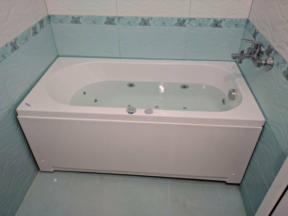 Хидромасажна вана Smaragd 150x70 в бяла класическа правоъгълна форма, тънки бордове, PMMA/ABS/GRP конструкция - онлайн магазин KERANOVA