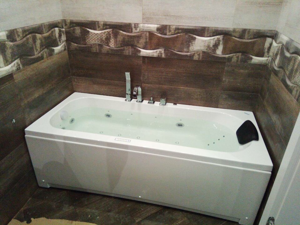 Хидромасажна вана Smaragd 150x70 в модерна баня, тясни бордове, PMMA/ABS/GRP конструкция - онлайн магазин за обзавеждане за бани KERANOVA