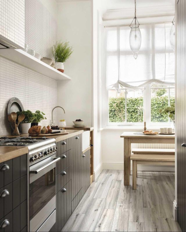 Серия Treverkheart 15x90 - Marazzi светъл дървесен гранитогрес в кухня, онлайн магазин KERANOVA