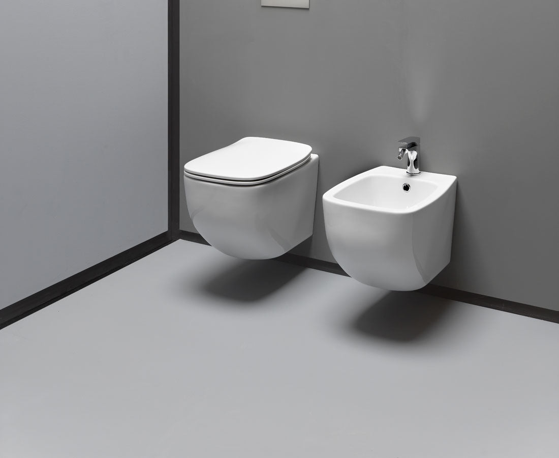 Rimless конзолна тоалетна White Jam - AXA Italy, безрингова бяла конзолна тоалетна с DUROPLAST капак за онлайн магазин KERANOVA