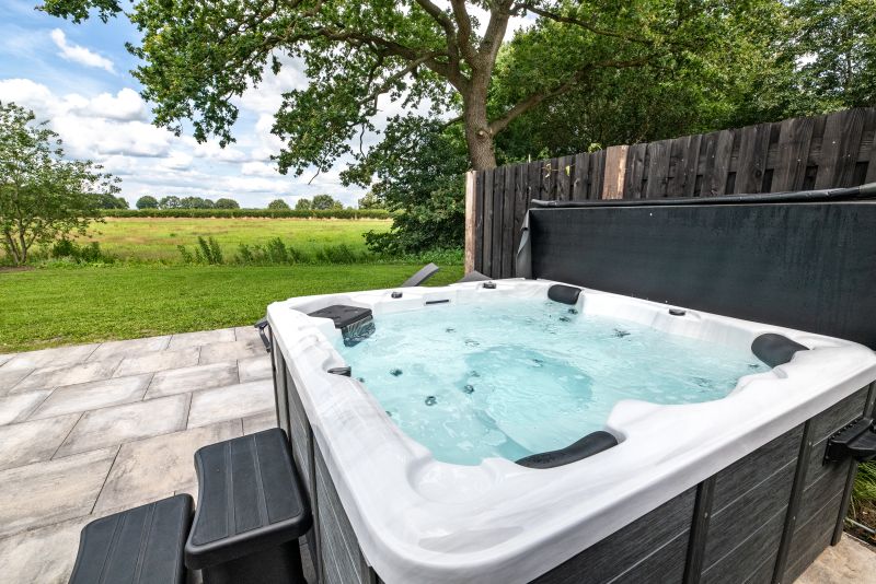 Yoyago 200x200 см. луксозно пет местно джакузи Balboa, Aristech акрил, термо покривало 13 см — KERANOVA онлайн магазин