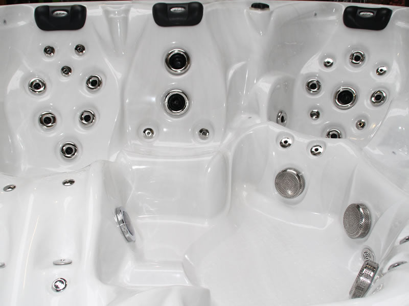 Admire 230x230 см. голям дворен джакузи с джетове, дълбоки седалки и система Aqua Rollin Massage – онлайн магазин за обзавеждане KERANOVA