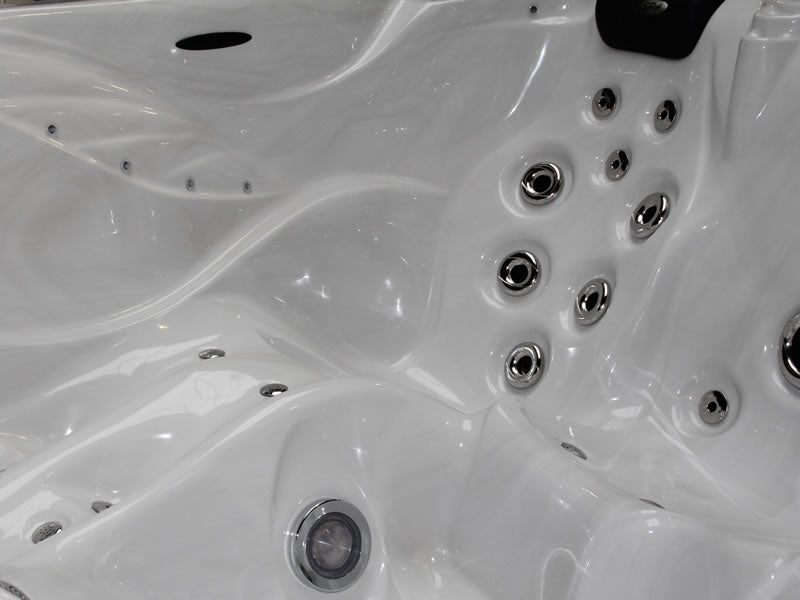 Admire 230x230 см. бял просторен джакузи с множество джетове и ергономични седалки - онлайн магазин обзавеждане за бани KERANOVA