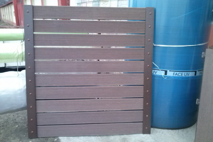 WPC елементи за огради, парапети, беседки и перголи - кафяв плот с плътни WPC профили F80x35 mm за ограда, венге цвят