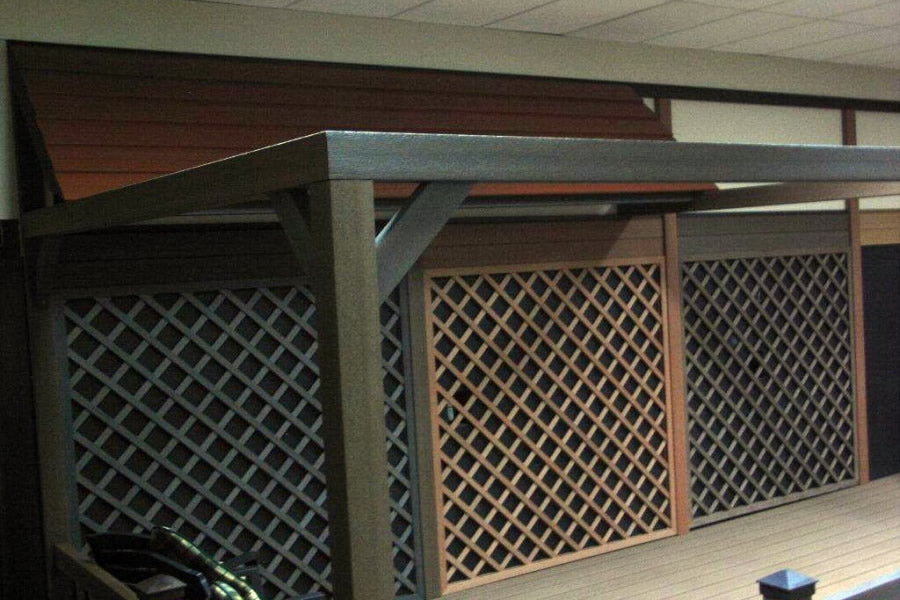 WPC елементи за огради, парапети, беседки и перголи - тъмно кафяви WPC панели и решетка за демонстрация в онлайн магазин KERANOVA