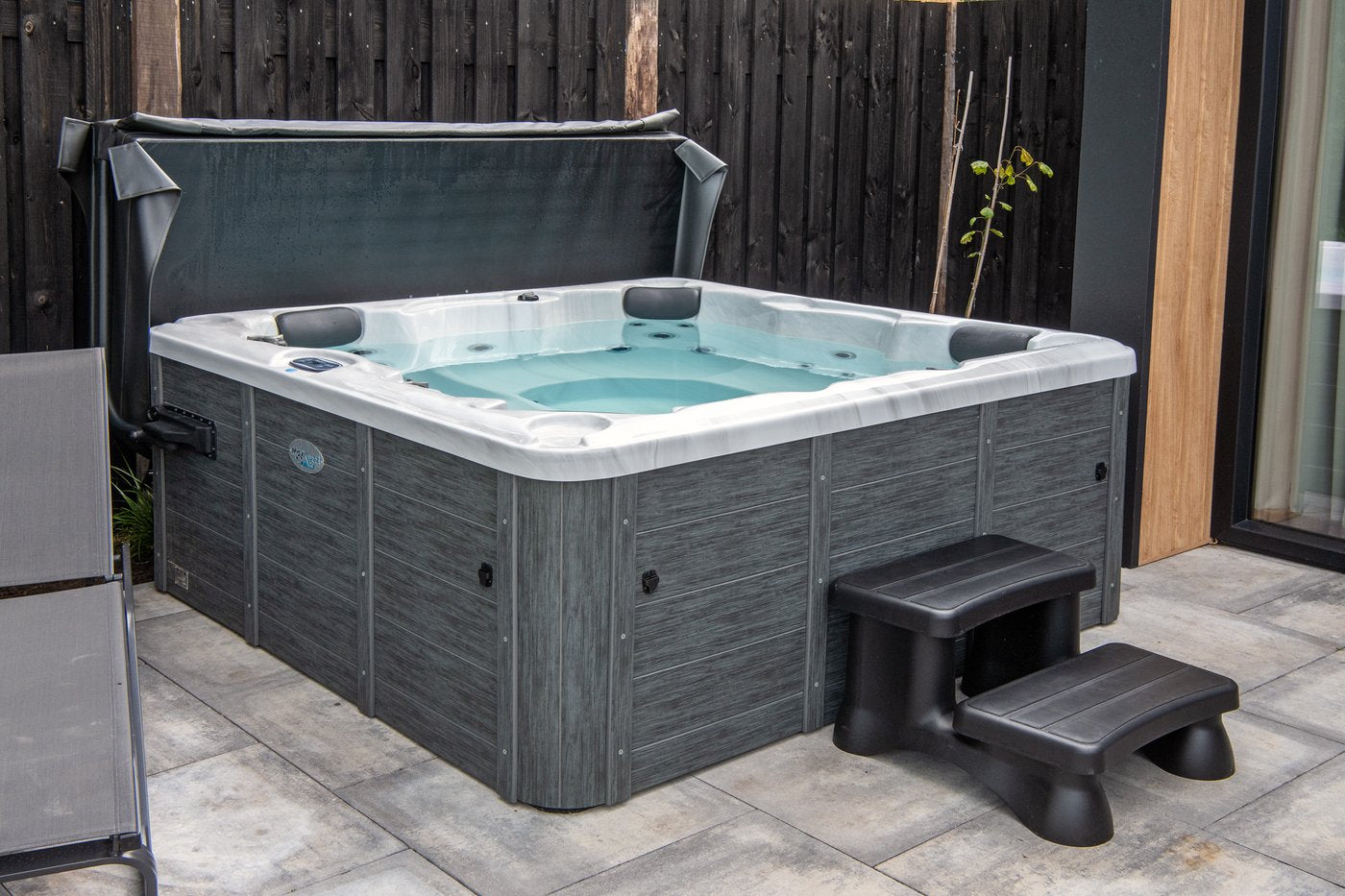 Alps 221x212 см. луксозно шестместно джакузи с Balboa електроника, Aristech акрил и термо покривало – KERANOVA онлайн магазин
