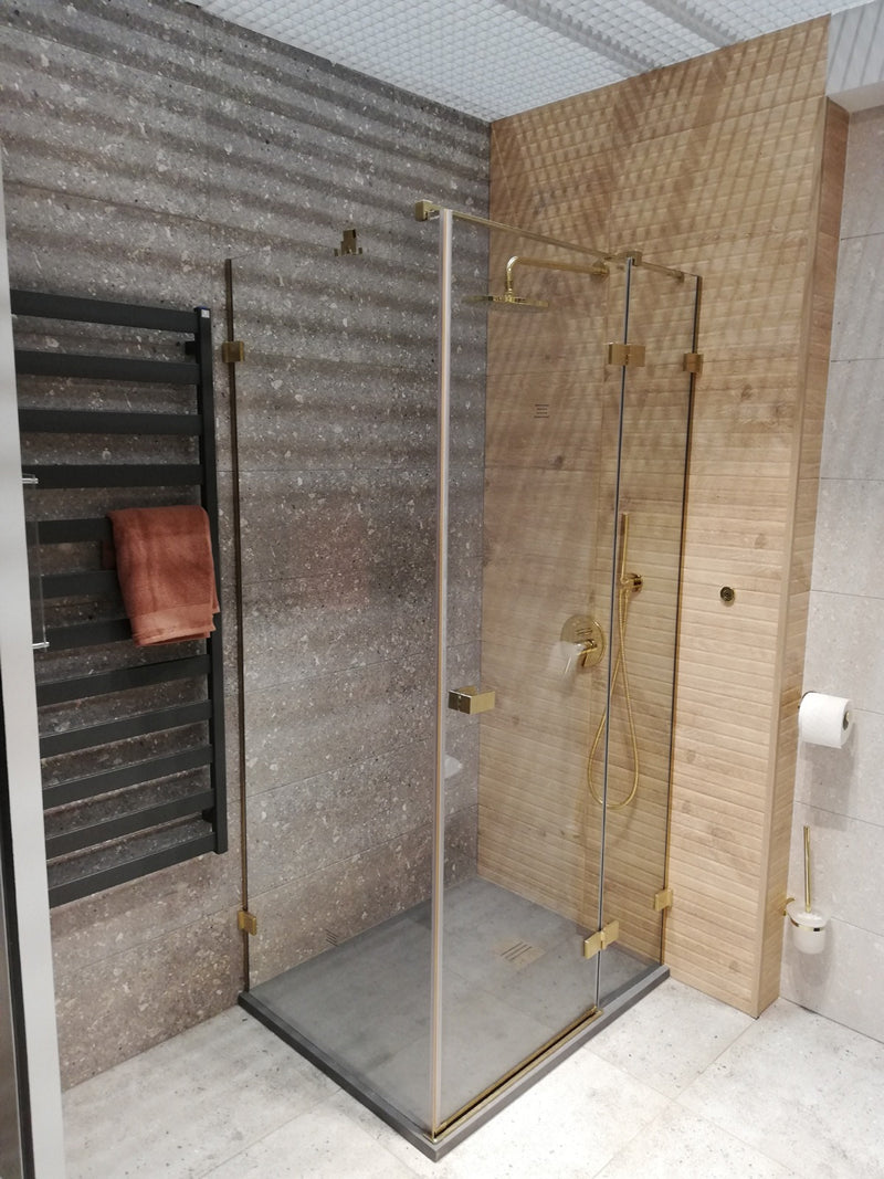 Баня Aragorn 30x60: елегантна душ кабина с плочки Aragorn 30x60, златиста арматура и модерен дизайн за онлайн магазин KERANOVA