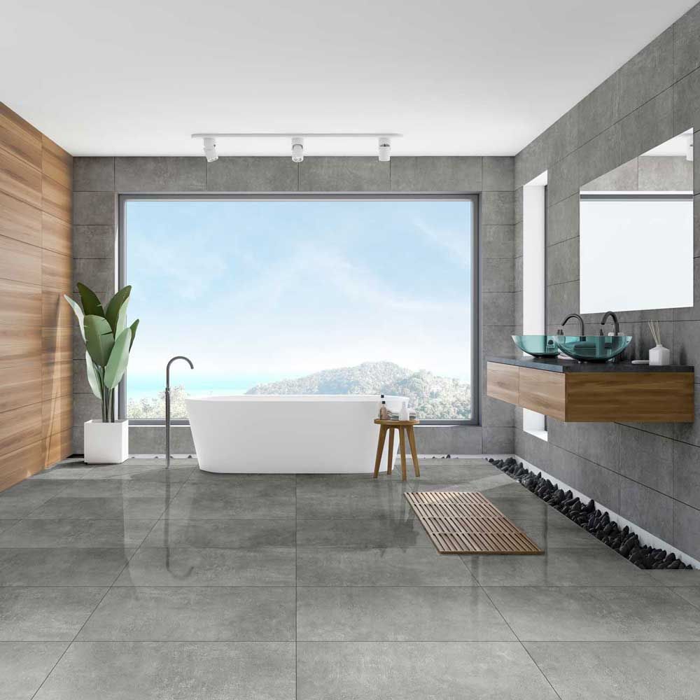 Серия Ark - Qua Granite - 4 цвята, 3 повърхности сив калкалиран гранитогрес в модерна баня с голям прозорец