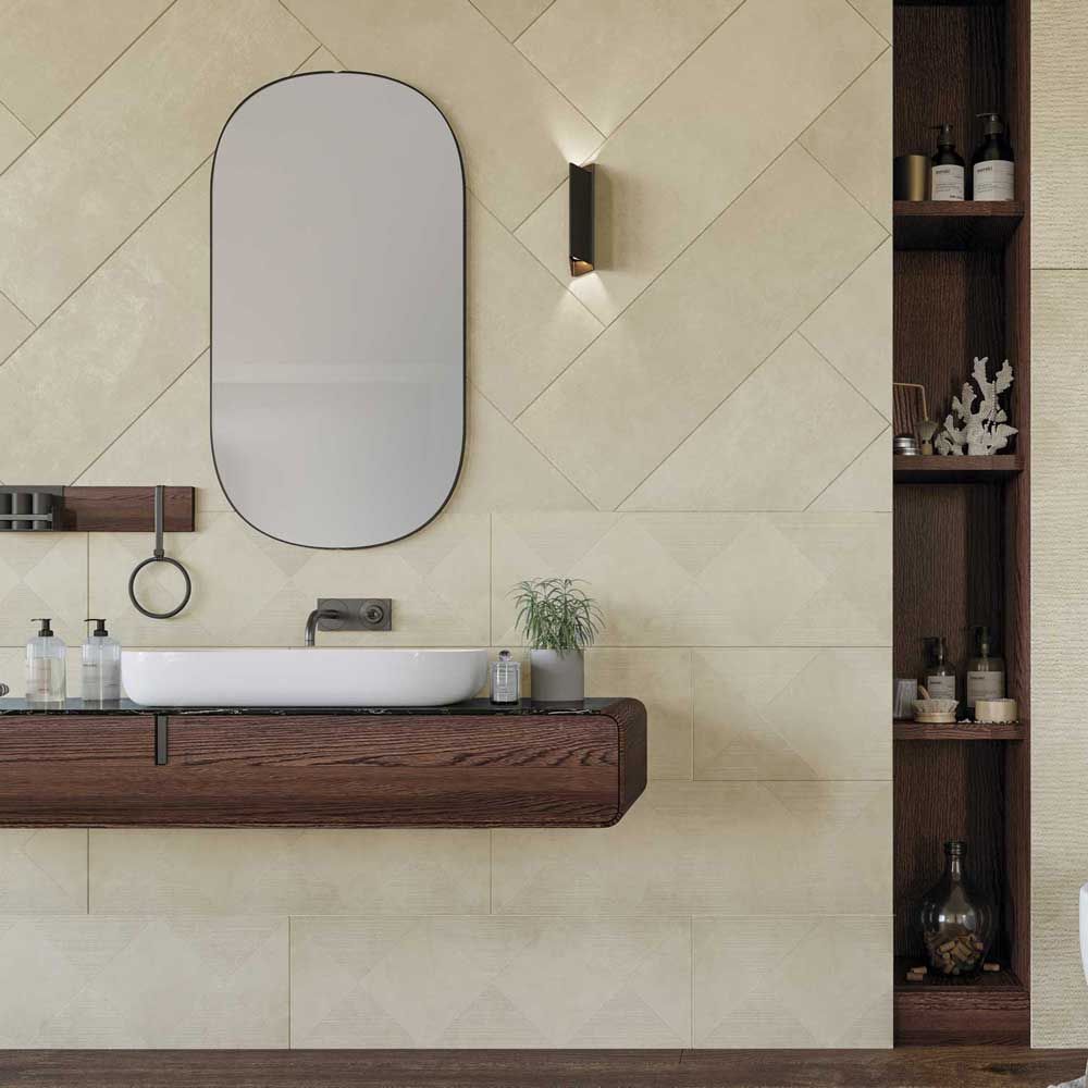 Серия Ark - Qua Granite - 4 цвята, 3 повърхности бежов мат гранитогрес в баня с огледало и дървен плот KERANOVA