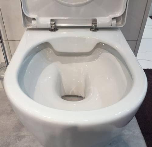 Rimless конзолна тоалетна Avento Direct Flush - Villeroy&Boch, овална висяща чиния с DirectFlush, плавно падащ капак, KERANOVA онлайн магазин