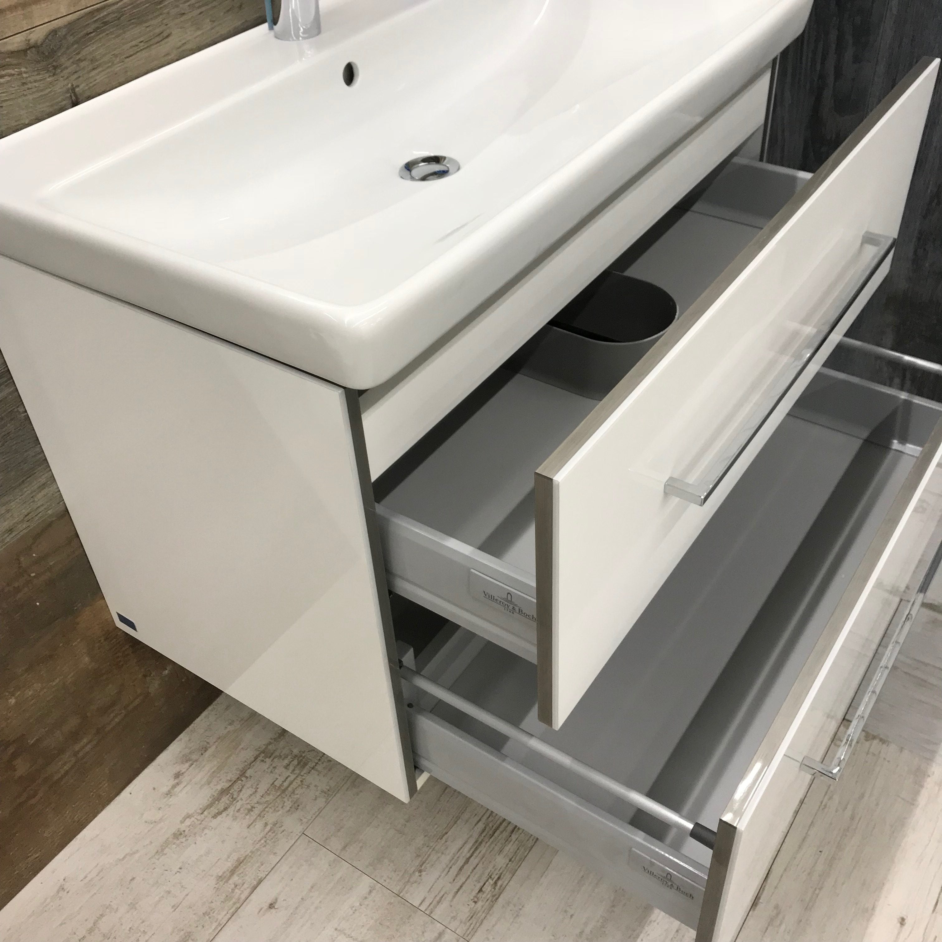 шкаф с мивка Avento 65 White - Villeroy & Boch; бял гланцов MDF шкаф с две чекмеджета и soft close, онлайн магазин за обзавеждане за бани KERANOVA