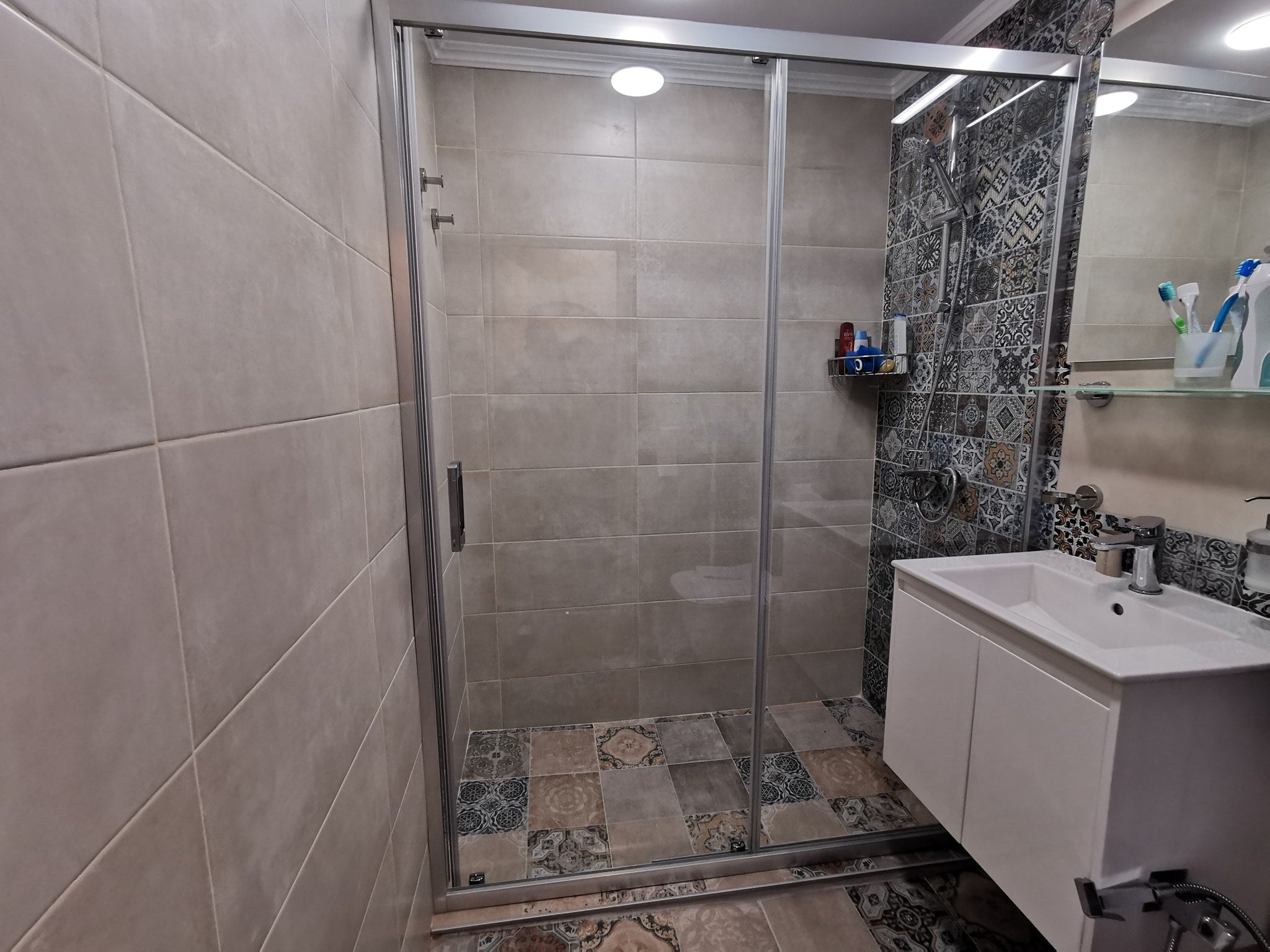 Bella W1 - 137-142 см. Душ кабина с плъзгаща се врата, хромиран профил, 6 мм закалено стъкло за онлайн магазин KERANOVA