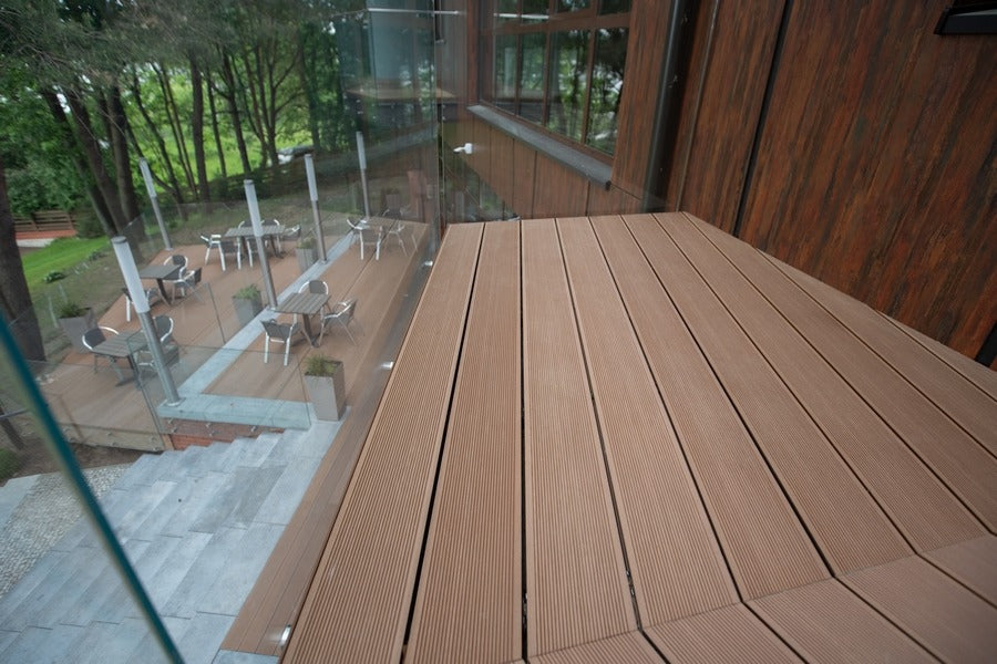 WPC декинг за настилки Berg Deck на балкон с антислип повърхност и UV стабилизатори - онлайн магазин KERANOVA