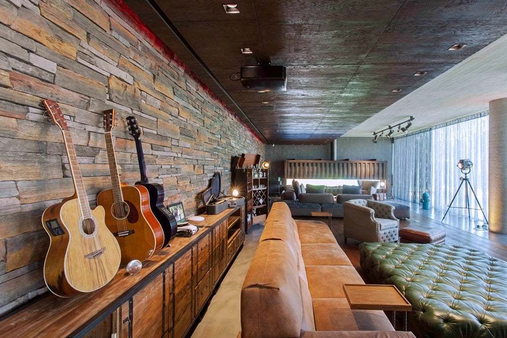 Brettegne - 4 цвята декоративен облицовъчен камък в модерен хол - онлайн магазин за обзавеждане за бани KERANOVA