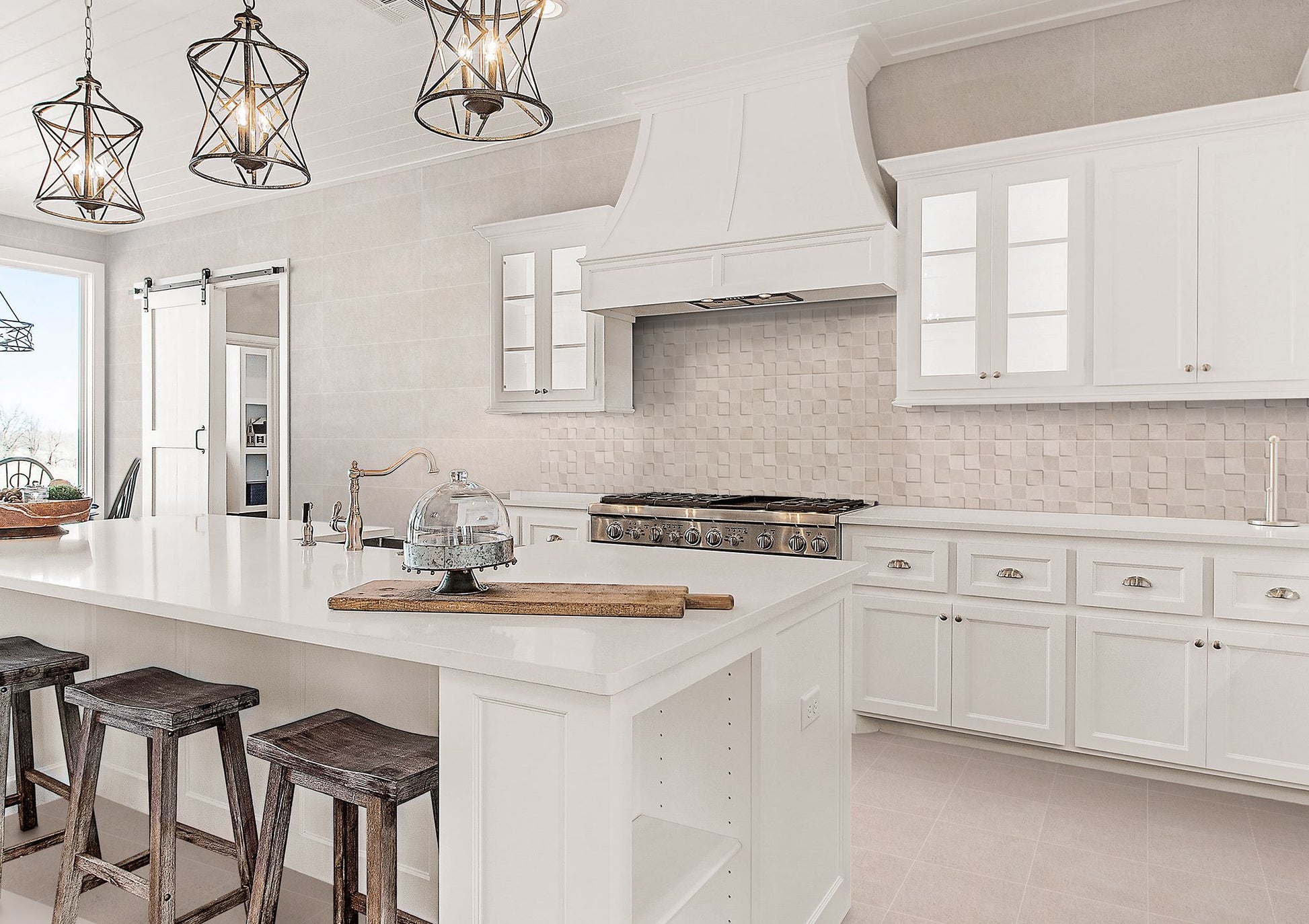 Баня Cartago 25x75 - Keros Ceramica: елегантни бели плочки 25x75 в модерен банен/кухненски интериор от KERANOVA