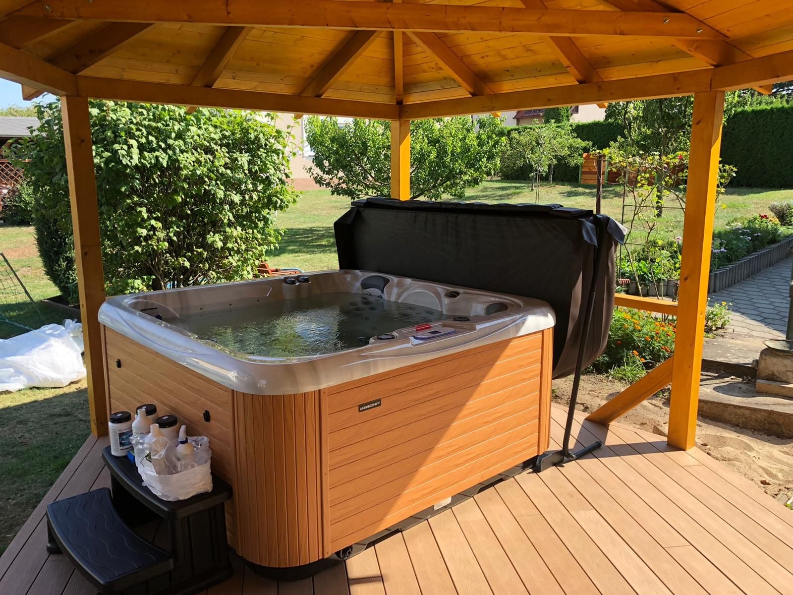 Design HC 1 200x200 см. луксозно градинско джакузи под дървен навес - онлайн магазин за обзавеждане за бани KERANOVA