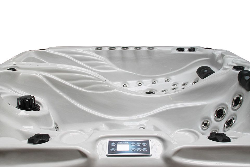 Euphoria MIghty Wave 230x230 см. SPA джакузи за 4 души с над 100 масажни джета, „левитиращо“ и Aqua rolling – KERANOVA онлайн магазин