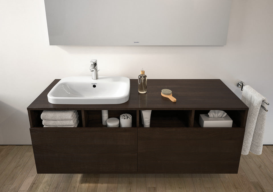 Смесител за мивка Logis 100 HansGrohe инсталиран върху тъмна дървена тоалетна масичка, модерен дизайн, EcoSmart, KERANOVA